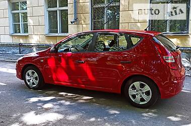 Хэтчбек Hyundai i30 2009 в Староконстантинове