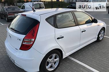 Хэтчбек Hyundai i30 2011 в Луцке