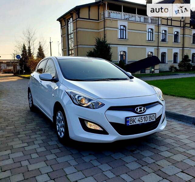 Хэтчбек Hyundai i30 2014 в Сарнах