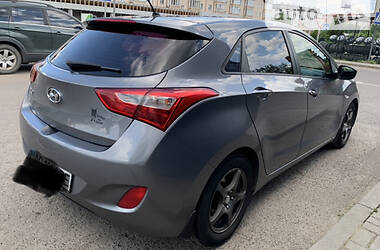 Хэтчбек Hyundai i30 2013 в Ужгороде