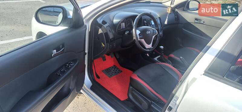 Универсал Hyundai i30 2008 в Запорожье