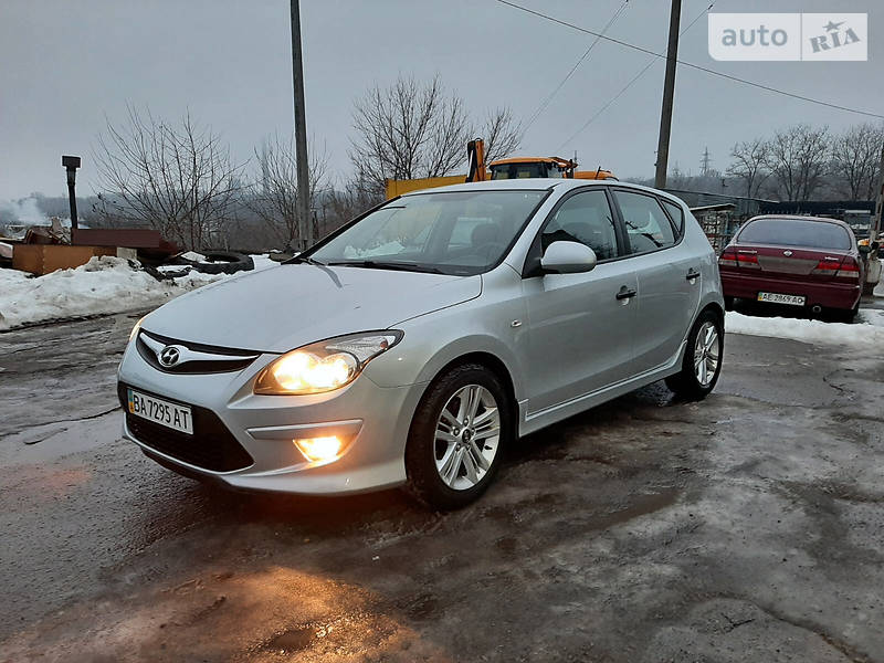 Хэтчбек Hyundai i30 2011 в Днепре