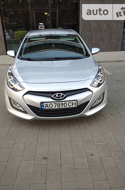 Универсал Hyundai i30 2014 в Ужгороде