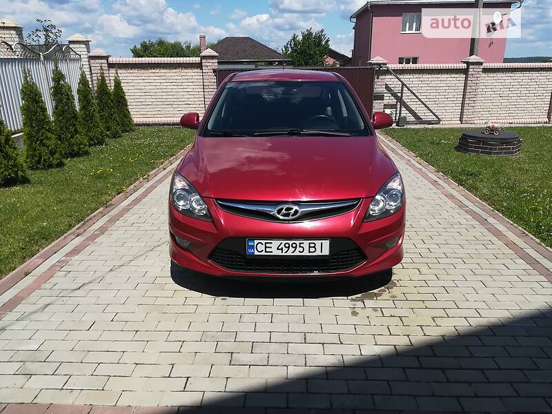 Хэтчбек Hyundai i30 2011 в Сторожинце