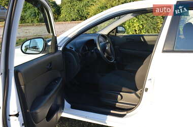 Хэтчбек Hyundai i30 2010 в 