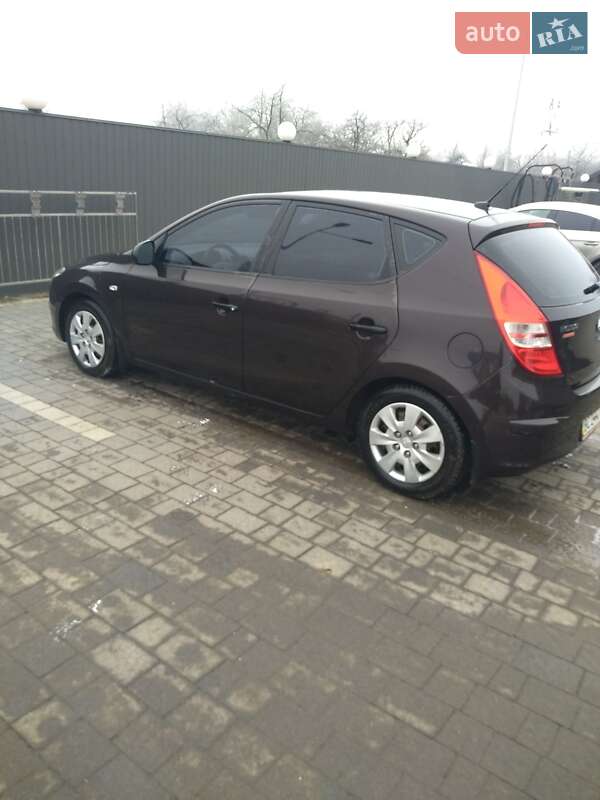 Хэтчбек Hyundai i30 2008 в Долине
