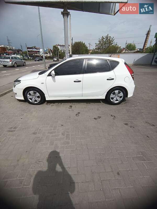 Хэтчбек Hyundai i30 2011 в Снятине