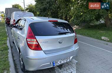 Хэтчбек Hyundai i30 2011 в 