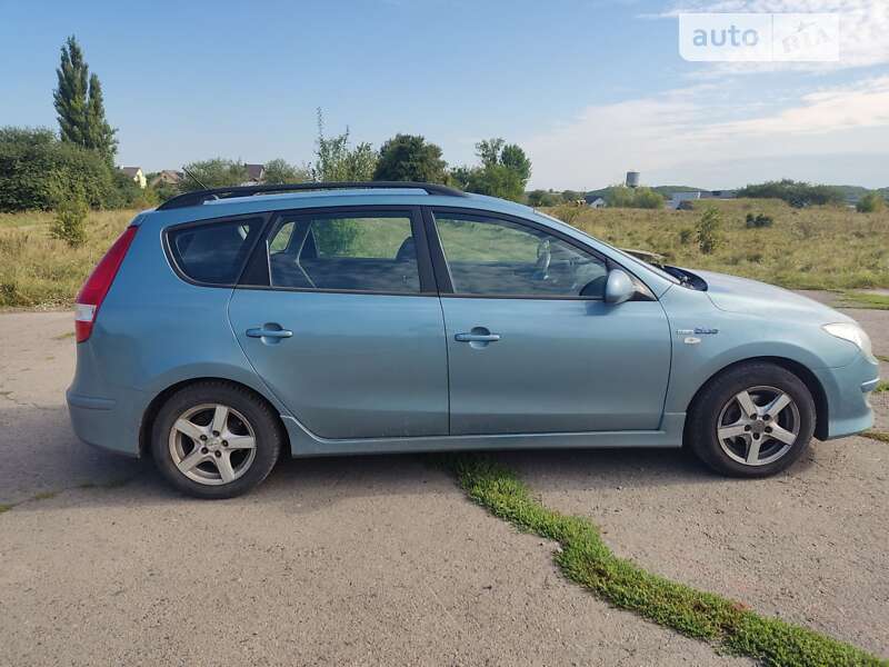 Універсал Hyundai i30 2010 в Рівному