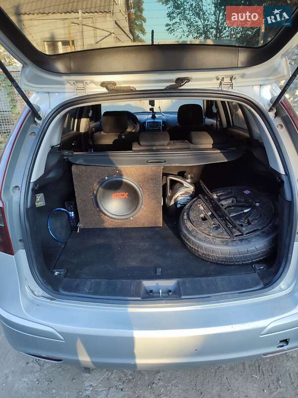 Универсал Hyundai i30 2010 в Днепре