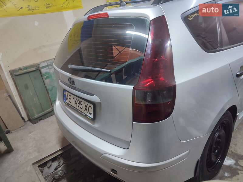 Универсал Hyundai i30 2010 в Днепре