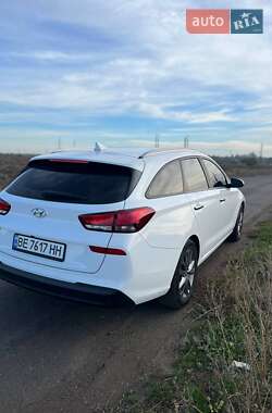 Универсал Hyundai i30 2017 в Новом Буге