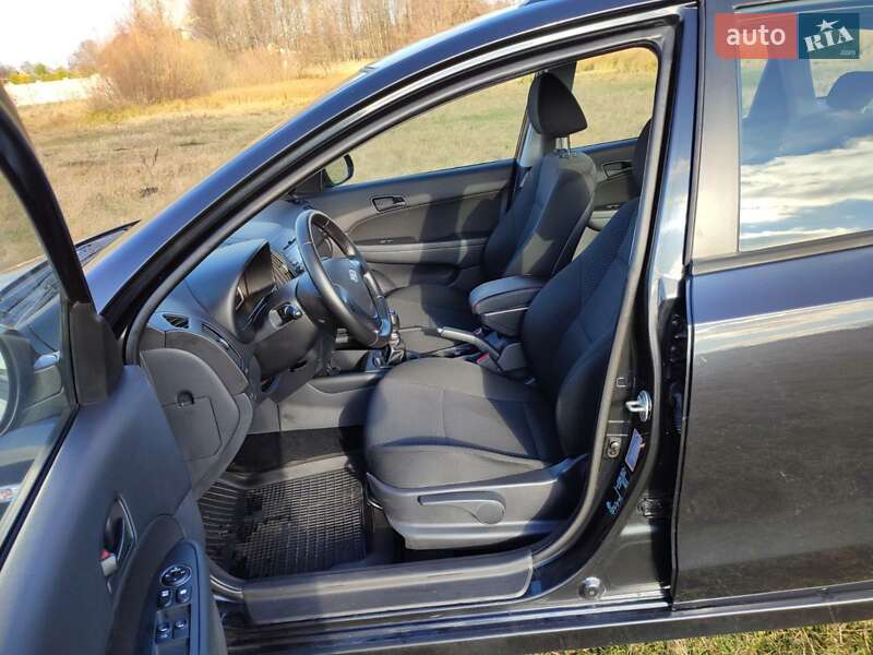 Універсал Hyundai i30 2010 в Житомирі