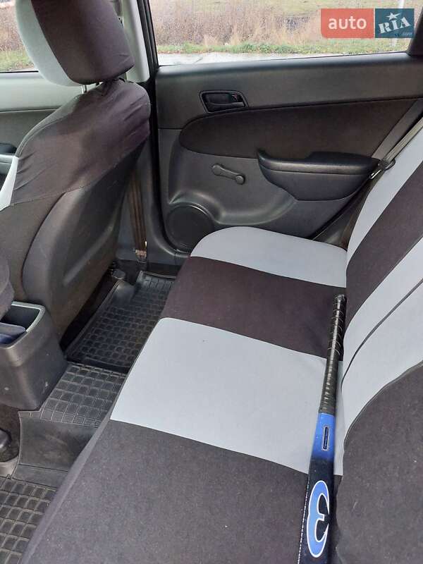 Универсал Hyundai i30 2009 в Чугуеве фото 3 Универсал Hyundai i30 2009 в Чугуеве