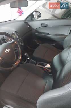 Хэтчбек Hyundai i30 2011 в 