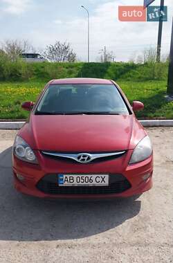 Хэтчбек Hyundai i30 2011 в 