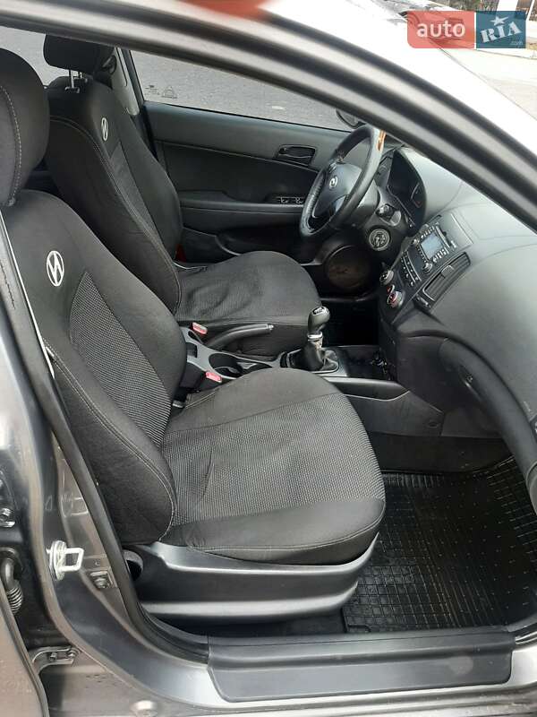 Хэтчбек Hyundai i30 2011 в Ужгороде