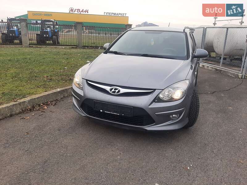 Хэтчбек Hyundai i30 2011 в Ужгороде