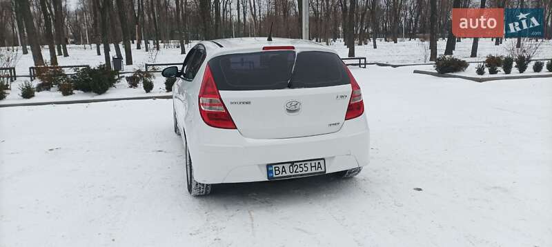 Хэтчбек Hyundai i30 2011 в Кропивницком