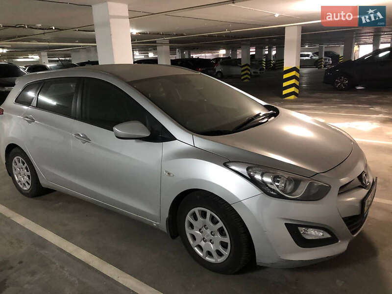 Універсал Hyundai i30 2013 в Дніпрі