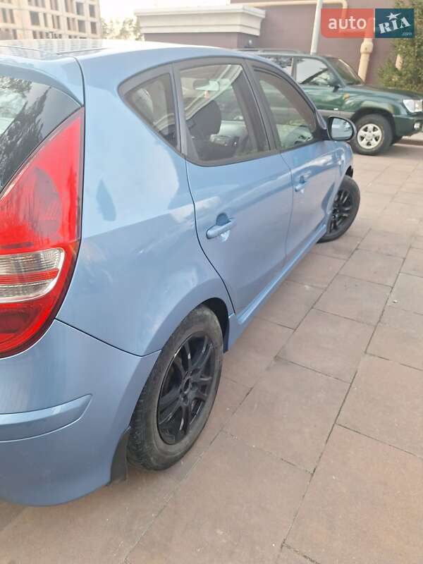 Хэтчбек Hyundai i30 2011 в Кременчуге