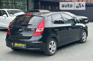 Универсал Hyundai i30 2009 в Черновцах