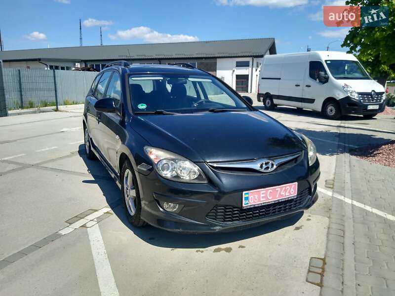 Универсал Hyundai i30 2010 в Луцке