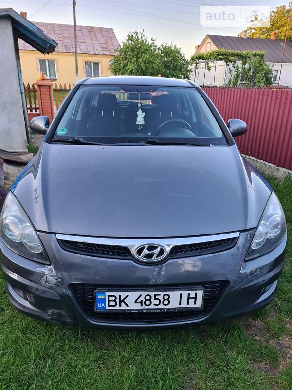 Хэтчбек Hyundai i30 2010 в Ровно