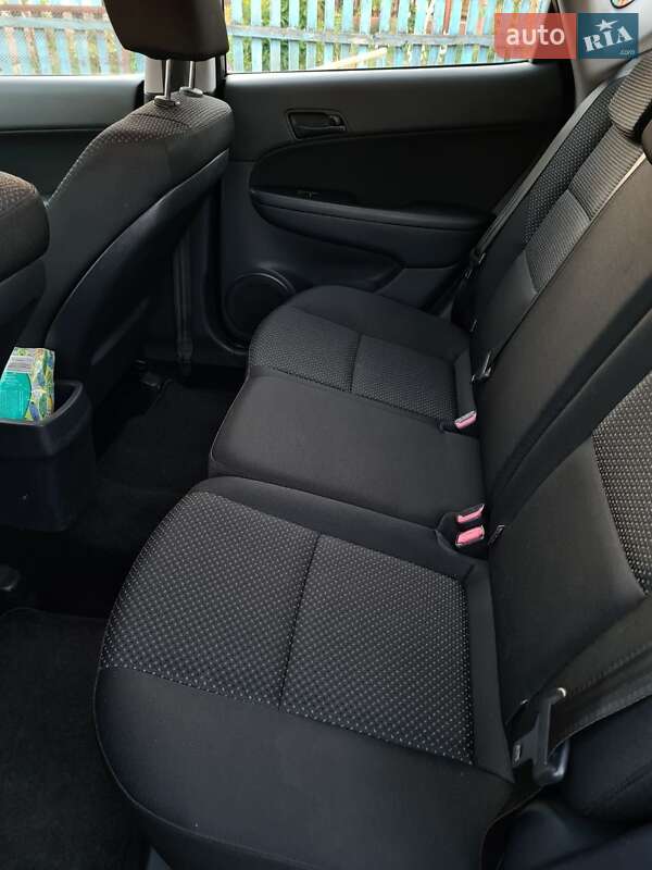 Хетчбек Hyundai i30 2010 в Рівному