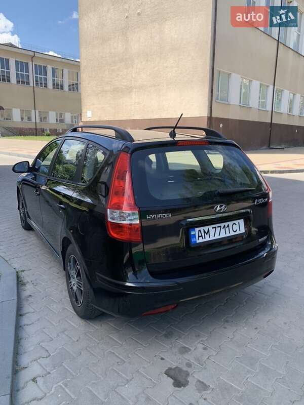 Универсал Hyundai i30 2011 в Звягеле