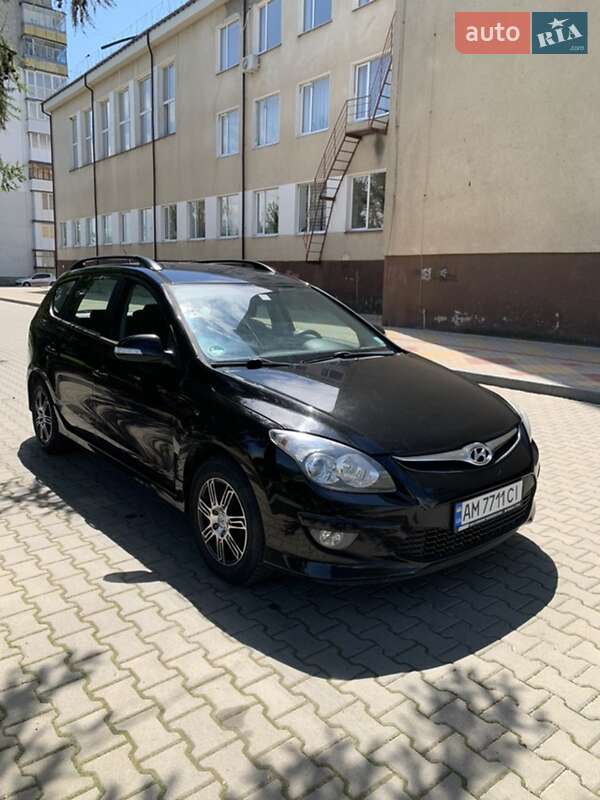 Универсал Hyundai i30 2011 в Звягеле