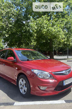 Универсал Hyundai i30 2011 в Черноморске