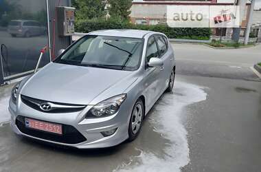 Хэтчбек Hyundai i30 2011 в Львове