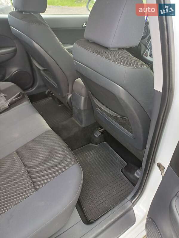 Універсал Hyundai i30 2010 в Долині