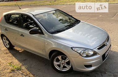 Хэтчбек Hyundai i30 2009 в Запорожье