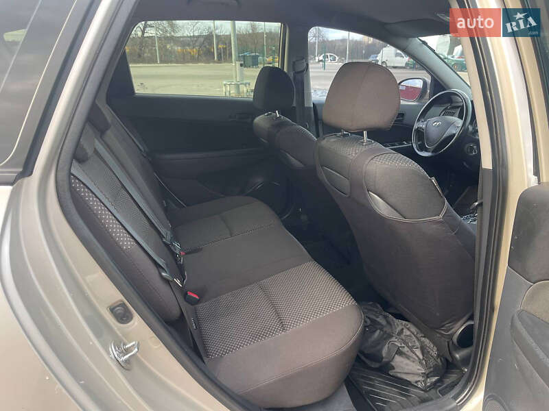 Универсал Hyundai i30 2011 в Киеве