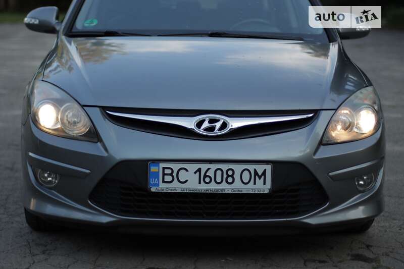 Универсал Hyundai i30 2011 в Пустомытах