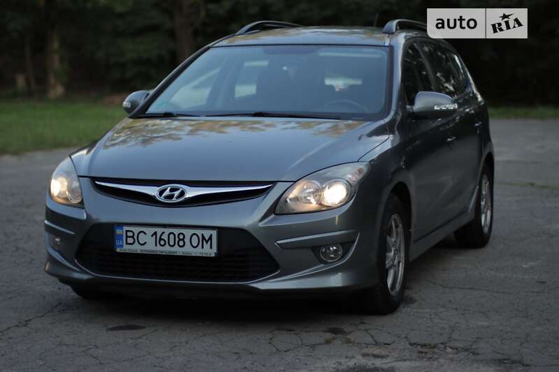 Универсал Hyundai i30 2011 в Пустомытах