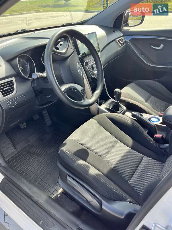 Хэтчбек Hyundai i30 2014 в Киеве