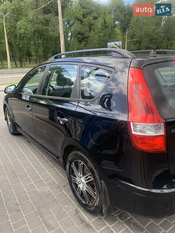 Універсал Hyundai i30 2011 в Дніпрі