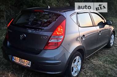Хэтчбек Hyundai i30 2010 в 
