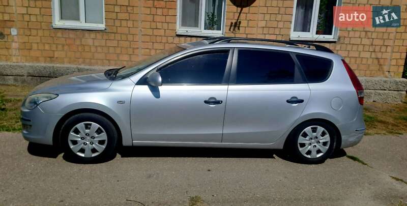 Универсал Hyundai i30 2009 в Мироновке