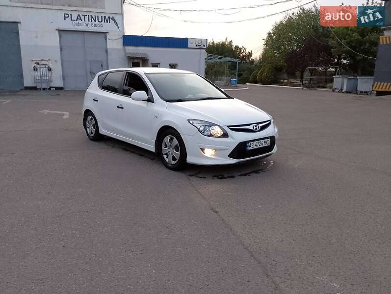 Хэтчбек Hyundai i30 2011 в Кривом Роге