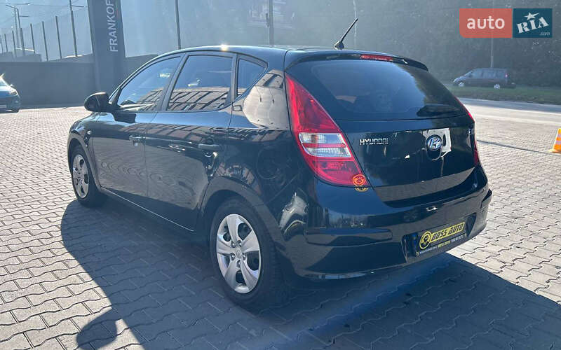 Хетчбек Hyundai i30 2009 в Чернівцях