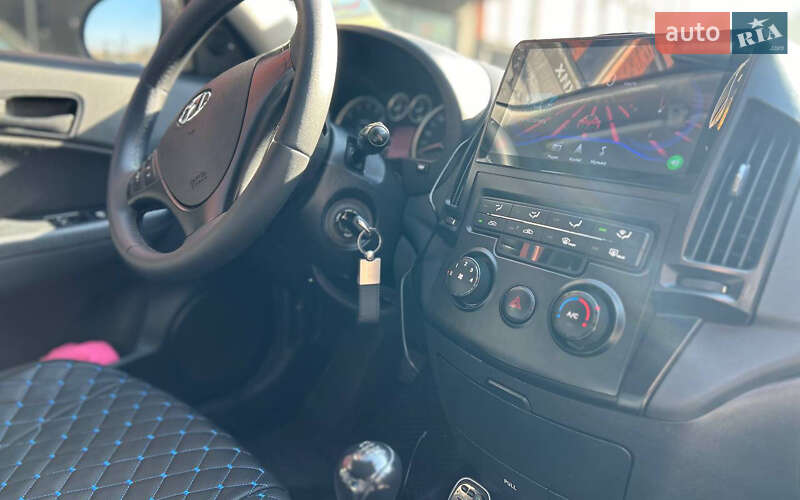 Хетчбек Hyundai i30 2009 в Чернівцях