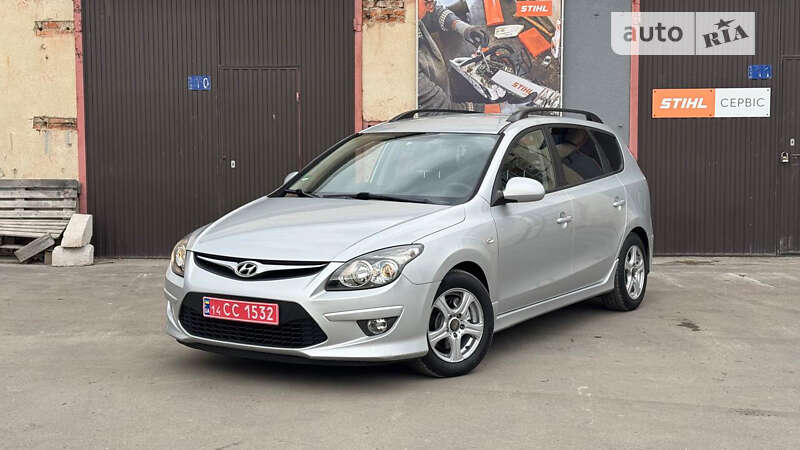 Универсал Hyundai i30 2010 в Калуше