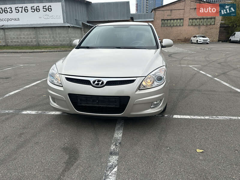 Хэтчбек Hyundai i30 2008 в Киеве