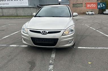 Хэтчбек Hyundai i30 2008 в Киеве