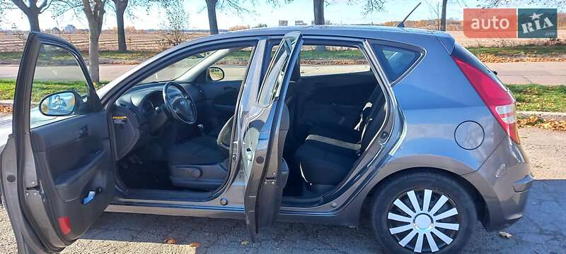 Хэтчбек Hyundai i30 2009 в Владимире