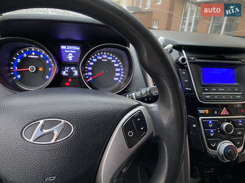 Хэтчбек Hyundai i30 2013 в Киеве